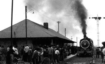 Tren-de-la-Araucania-en-la-estacion-de-Curacautin