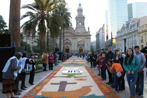 Miles de Personas en Tradicional Procesión de Corpus Christi en Santiago 2 Miles de personas en tradicional Procesión de Corpus Christi en Santiago