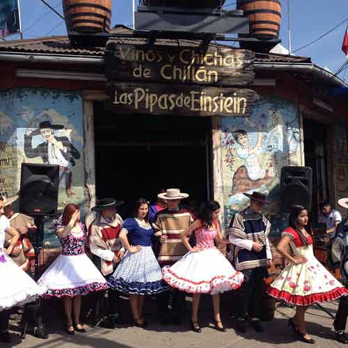 Música Folclórica y Bailes Tradicionales en Las Pipas de Einstein
