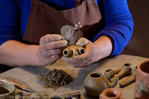 georgina correa artesana en grada blanca inca mapuche de vichuquen http://identidadyfuturo.cl