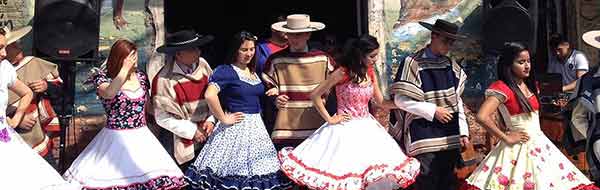 Música Folclórica y Bailes Tradicionales en Las Pipas de Einstein