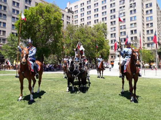 La M&aacute;s Grande Romer&iacute;a Ecuestre en honor a la Virgen del Carmen recorri&oacute; Santiago