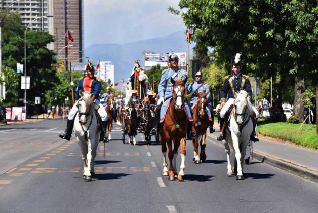 La M&aacute;s Grande Romer&iacute;a Ecuestre en honor a la Virgen del Carmen recorri&oacute; Santiago
