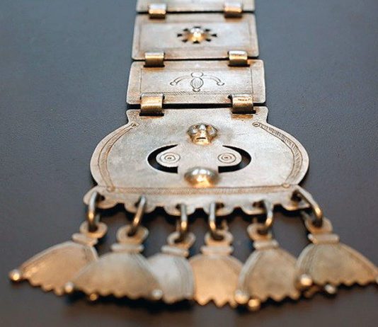 Exhiben Colección de Platería Mapuche de la UCT en Centro Cultural La Moneda