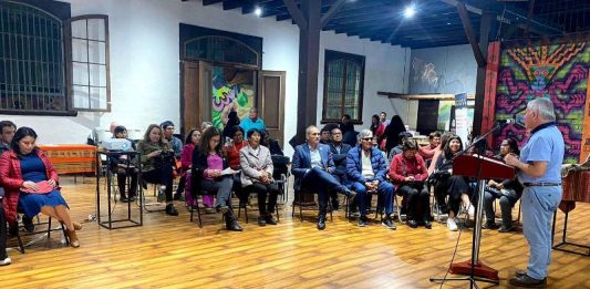 Presentan libro "Festividades del Valle de Esquiña. Registro del patrimonio inmaterial de la precordillera de la comuna de Camarones"