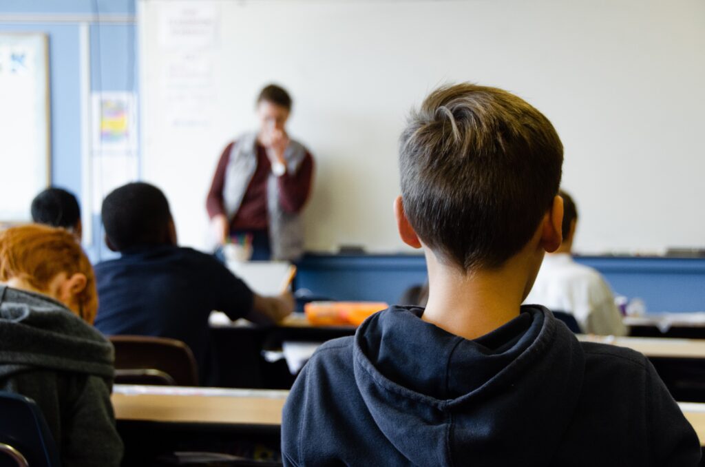 Consejos para encontrar profesores y apoyo escolar en las clases de historia para niños