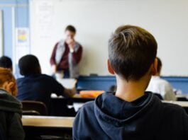 Consejos para encontrar profesores y apoyo escolar en las clases de historia para niños