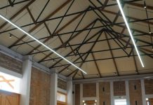 Ex estación de trenes de Catapilco hoy centro cultural Espacio interior con techos altos.